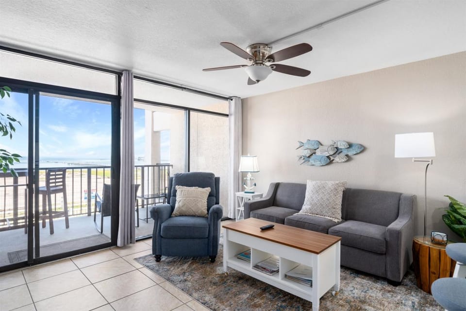 Balcony/Terrace, Living room, Seating area, Sea view, furniture