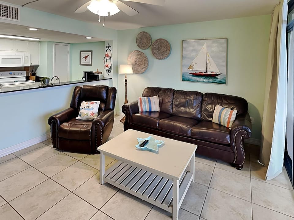 TV and multimedia, Kitchen or kitchenette, Living room, Seating area, furniture, air conditioner