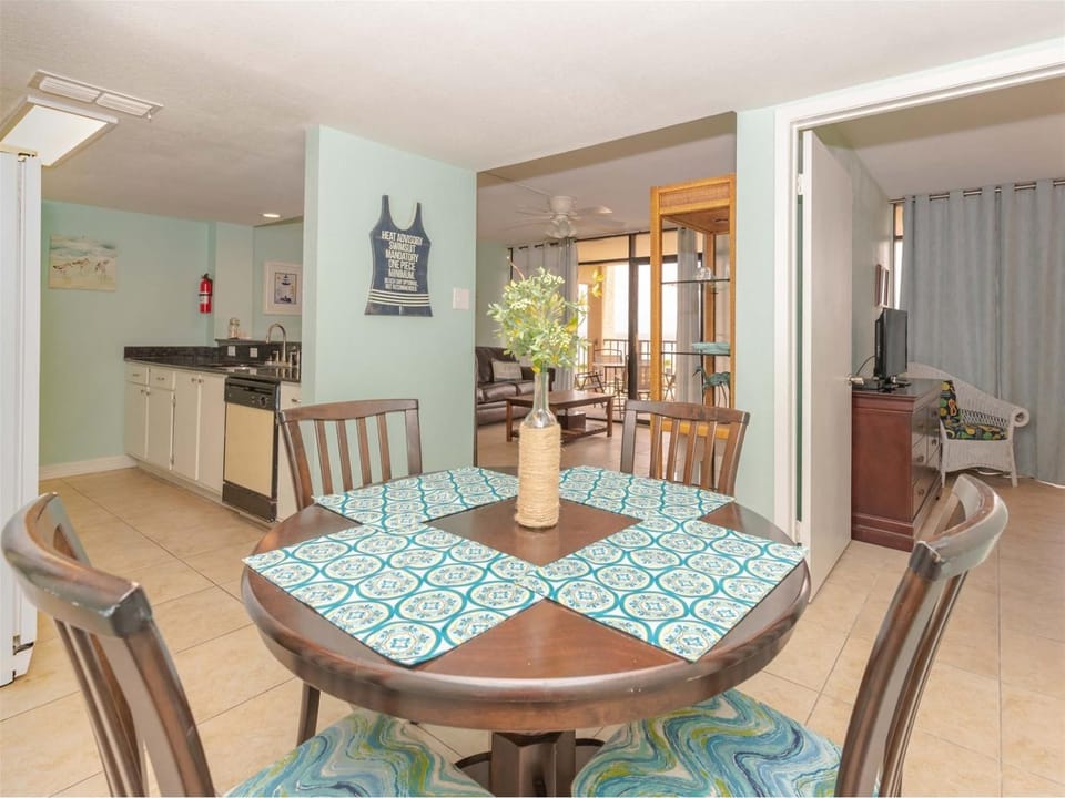 Kitchen or kitchenette, Dining area, furniture