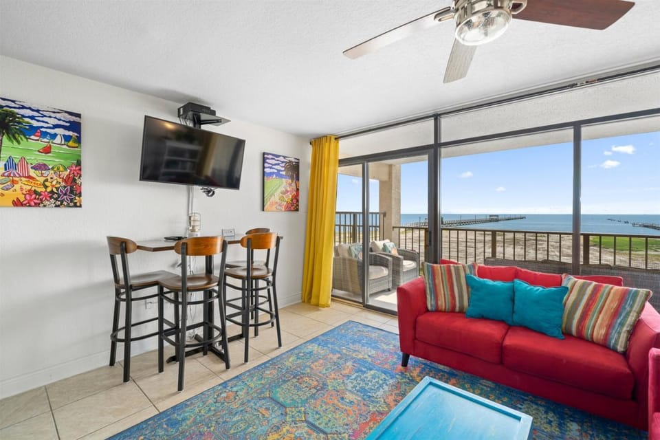 TV and multimedia, Balcony/Terrace, Living room, Seating area, Sea view, furniture