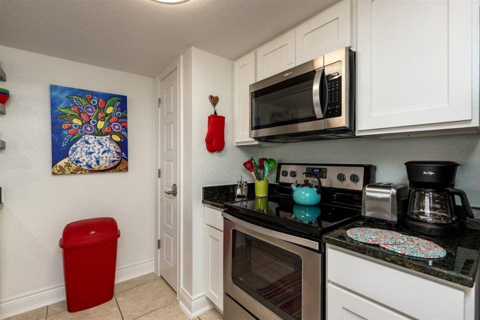 microwave, oven, stove, kitchen