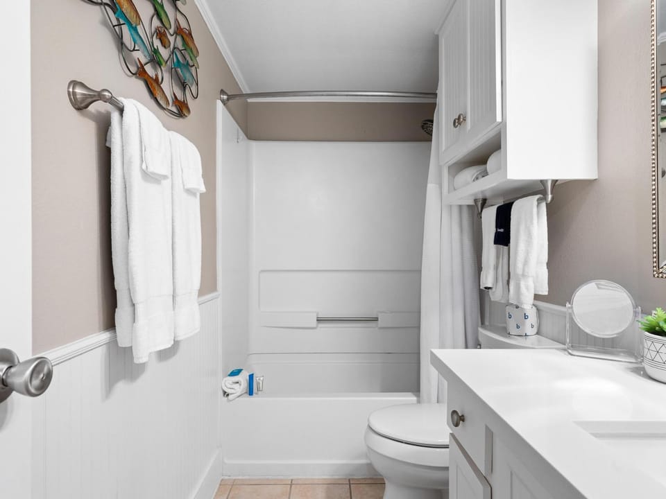 Shower, Toilet, Bathroom, Bath, towels