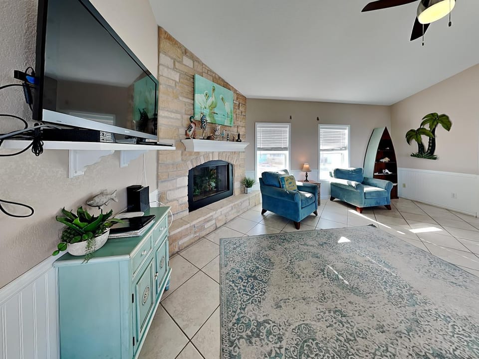 TV and multimedia, Living room, Seating area, fireplace, furniture