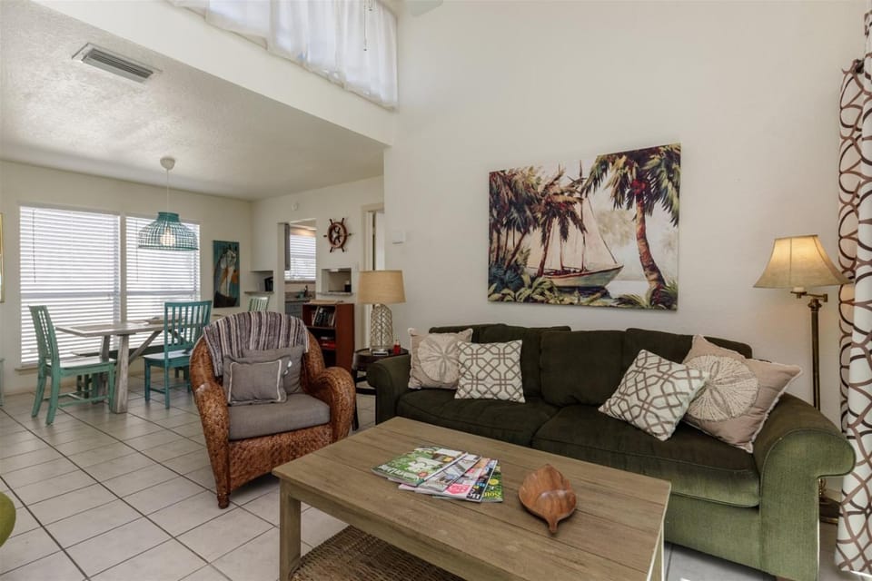 Living room, Seating area, Dining area, furniture, air conditioner
