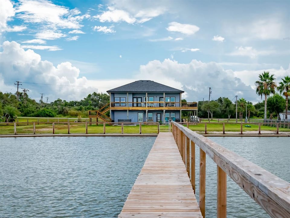 Property building, Natural landscape, Balcony/Terrace, Sea view