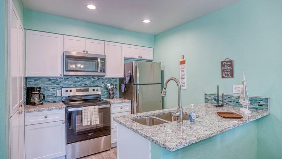 Kitchen or kitchenette, microwave, oven, stove