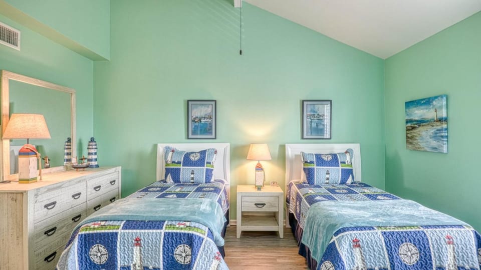 Bed, Seating area, Bedroom, furniture