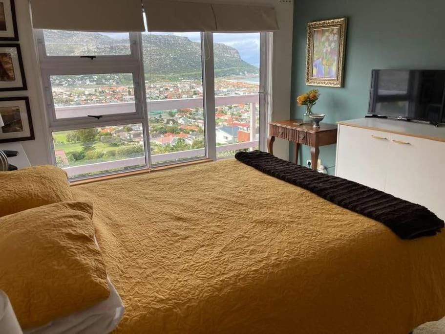 Bed, Bedroom, Mountain view, Sea view