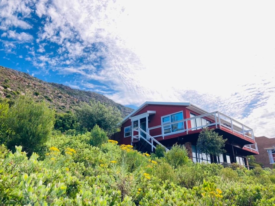 Property building, Day, Natural landscape, Mountain view