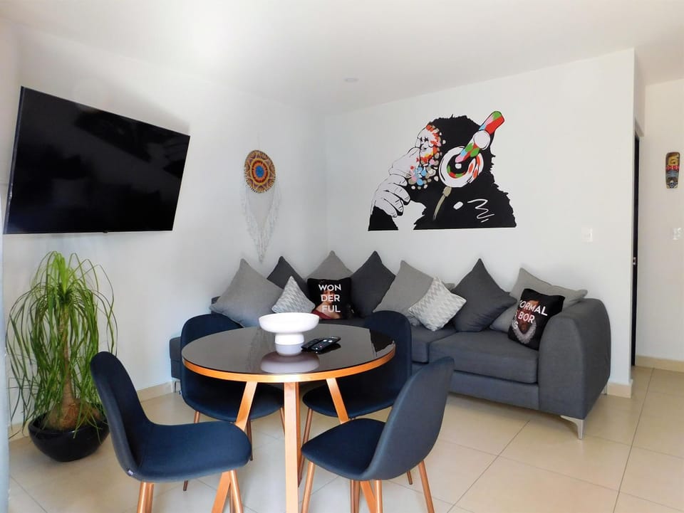 TV and multimedia, Living room, Seating area, Dining area