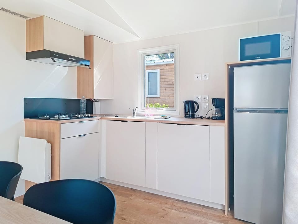 Hébergements camping "Les pieds dans l'eau" Campground/ 
RV Resort in Crozon