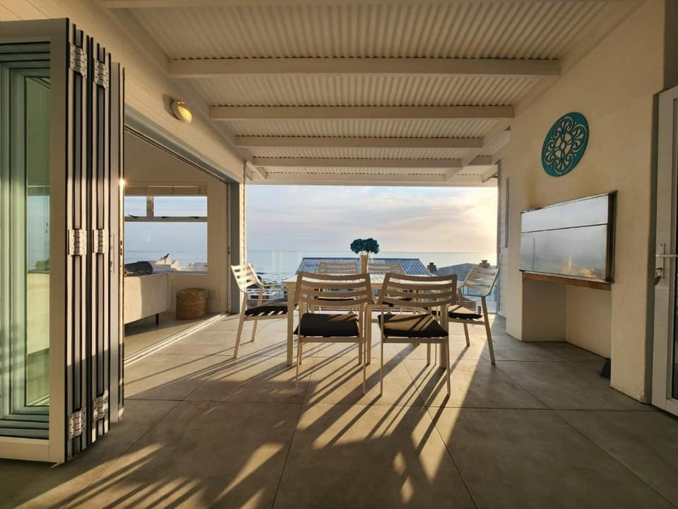 Seegeluk, magnificent beach house in De Kelders Villa in Western Cape