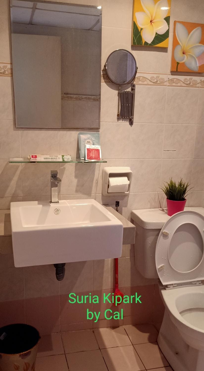 Budget Small room at Suria Kipark Damansara with foldable mattress for 2 pax, Kitchen and Laundry Vacation rental in Selangor, Malaysia