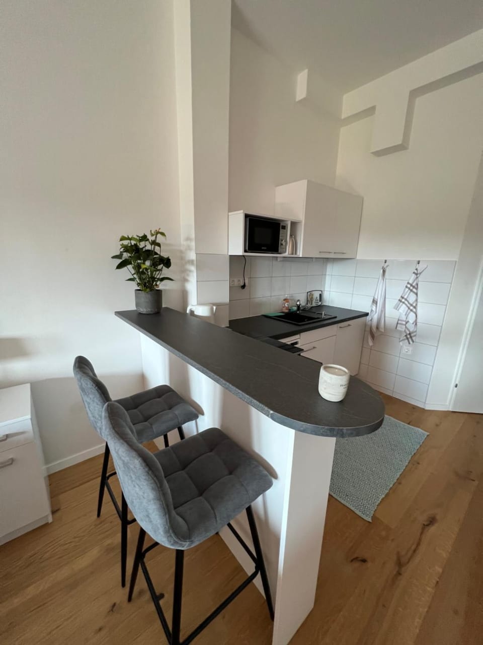 Kitchen or kitchenette, Seating area, Dining area