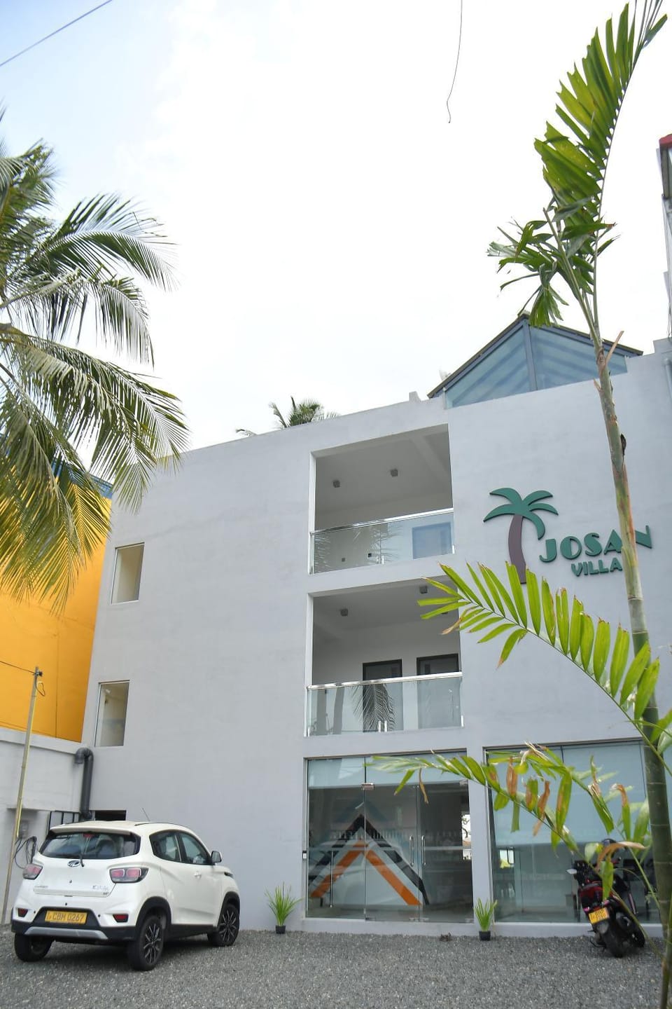 Property building, Day, Street view, Parking