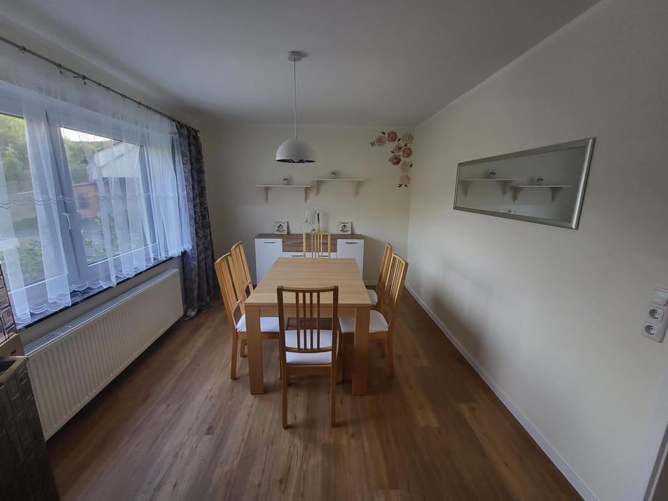 Seating area, Dining area