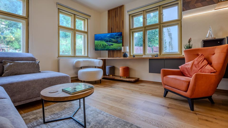 Living room, Seating area