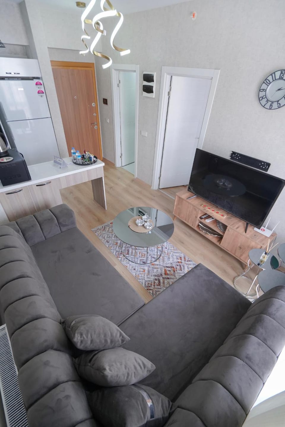 Communal lounge/ TV room, TV and multimedia, Living room, Seating area, Evening entertainment