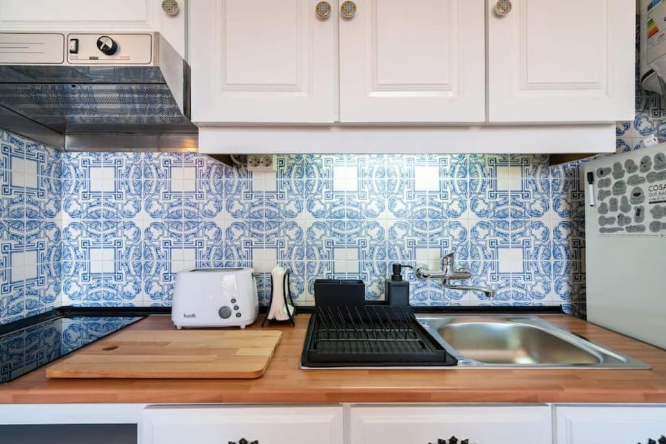 Coffee/tea facilities, Kitchen or kitchenette, minibar, stove, toaster