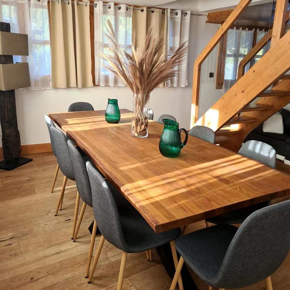 CHALET LA LOUVE, Courchevel 1650- 15 personnes Jacuzzi et Hammam Pistes 70 m,commerces 50m Chalet in Saint-Bon-Tarentaise