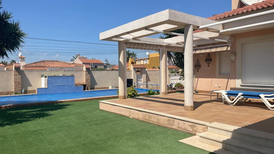 Patio, sunbed
