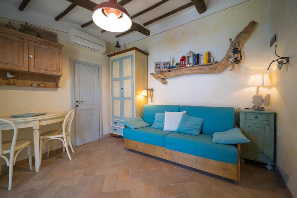 Living room, Seating area, Dining area, air conditioner