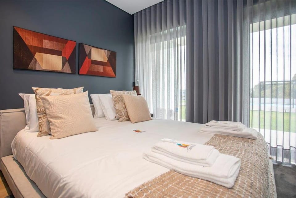 Liiiving in Porto - Dragão Pool View Apartment in Porto