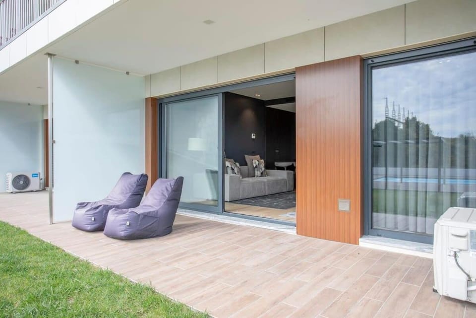 Liiiving in Porto - Dragão Pool View Apartment in Porto