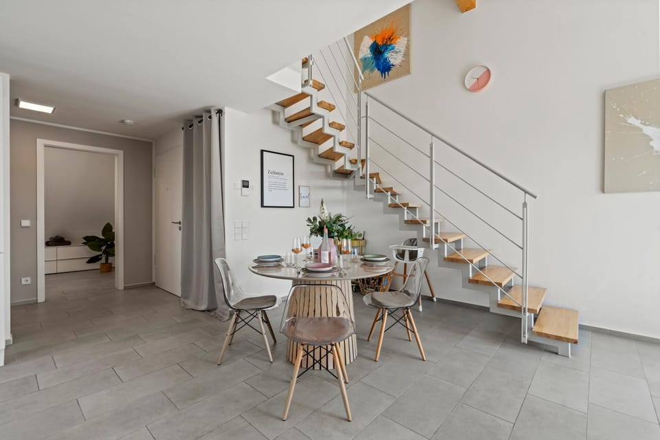 Seating area, Dining area, Food