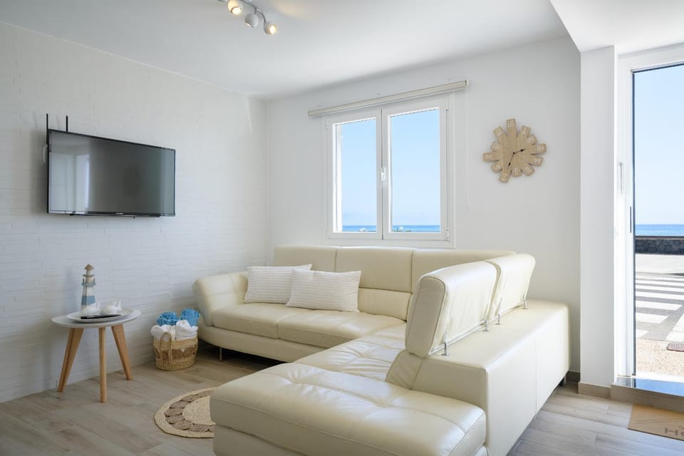 Communal lounge/ TV room, Living room