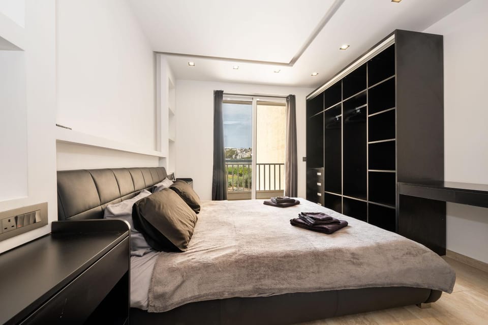 Bed, Photo of the whole room, Bedroom, wardrobe