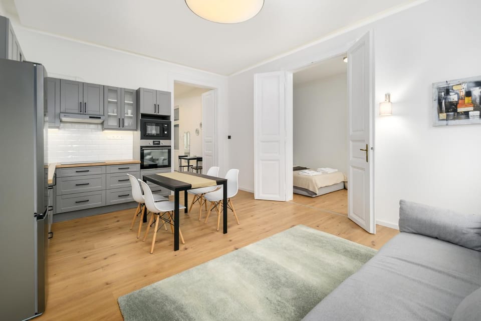 Kitchen or kitchenette, Living room, Seating area, Dining area