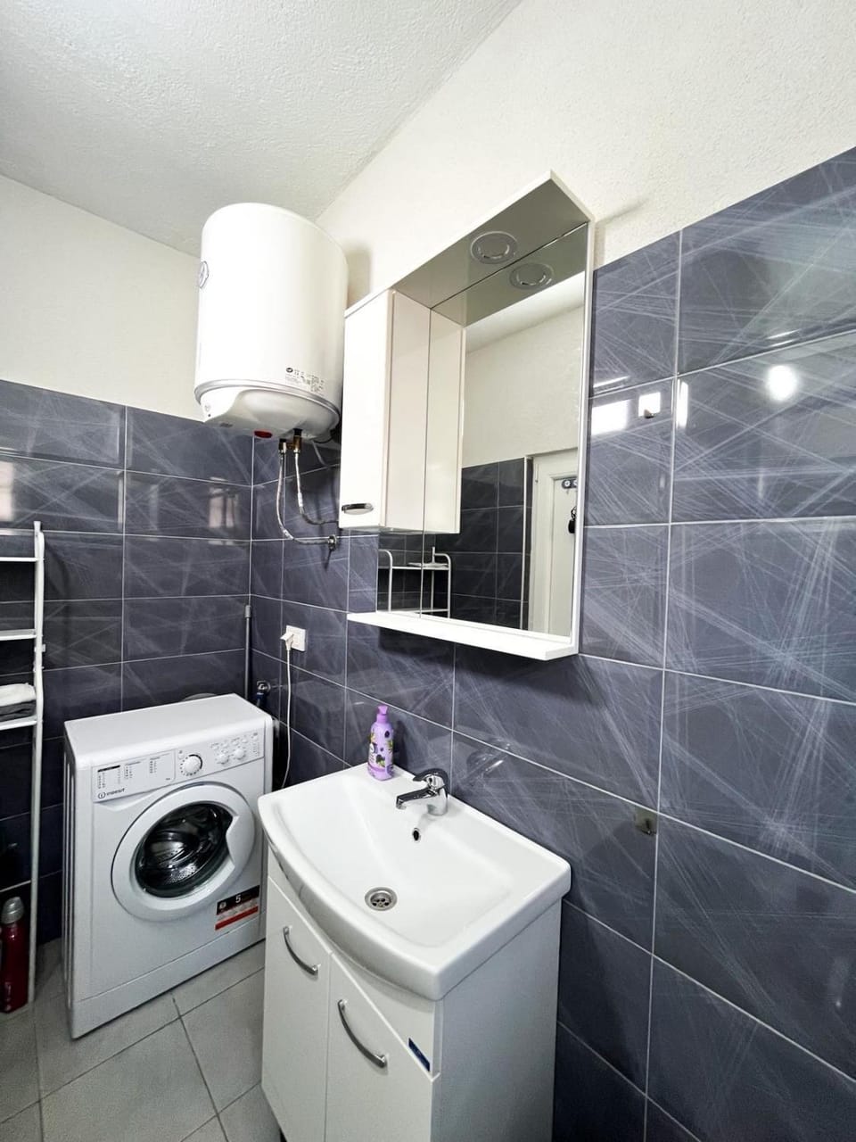 Toilet, Bathroom, Kitchen or kitchenette, Bath, washing machine, dryer