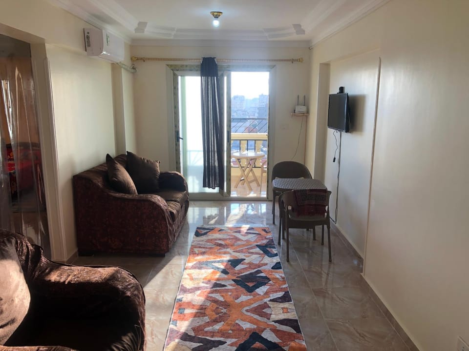 Communal lounge/ TV room, TV and multimedia, Living room, Evening entertainment, air conditioner