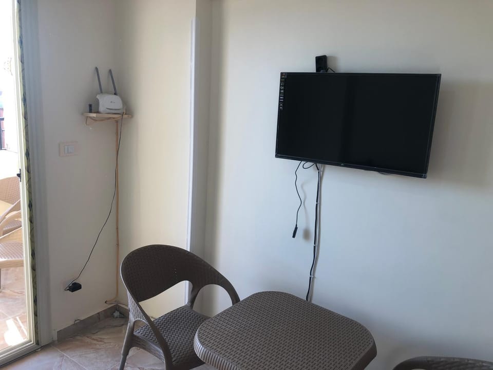 Communal lounge/ TV room, TV and multimedia, Evening entertainment, hair dresser
