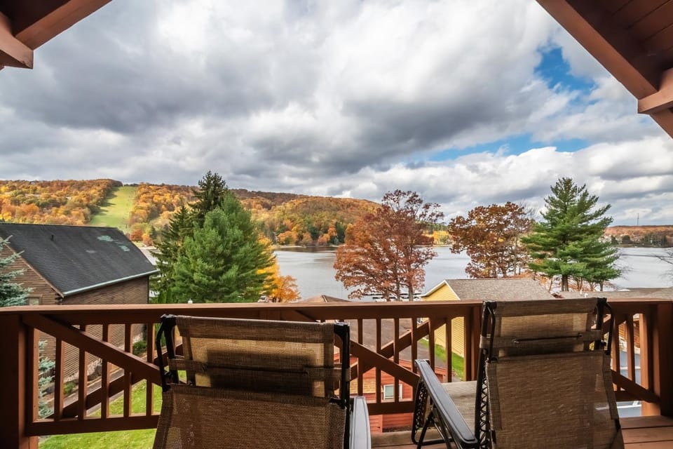 Natural landscape, Balcony/Terrace, Garden view, Lake view, Mountain view