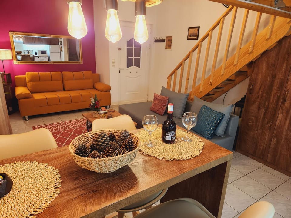 Living room, Seating area, Dining area