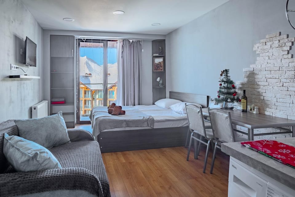 View (from property/room), Bedroom, Mountain view