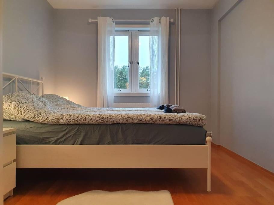 Bedroom in apartment 12 minutes to Oslo City by train Bed and Breakfast in Oslo