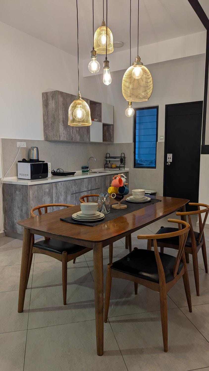 Kitchen or kitchenette, Dining area, stove