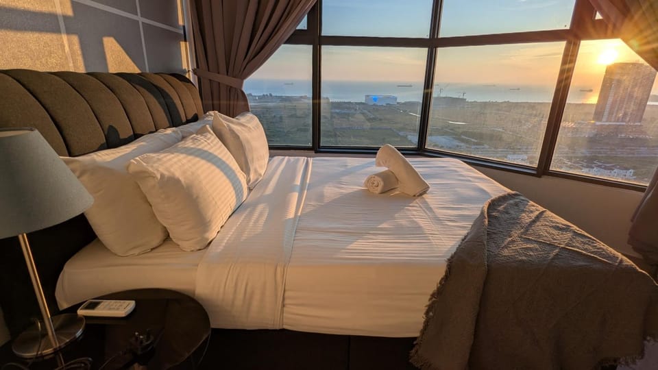 Bed, Natural landscape, Photo of the whole room, Sea view