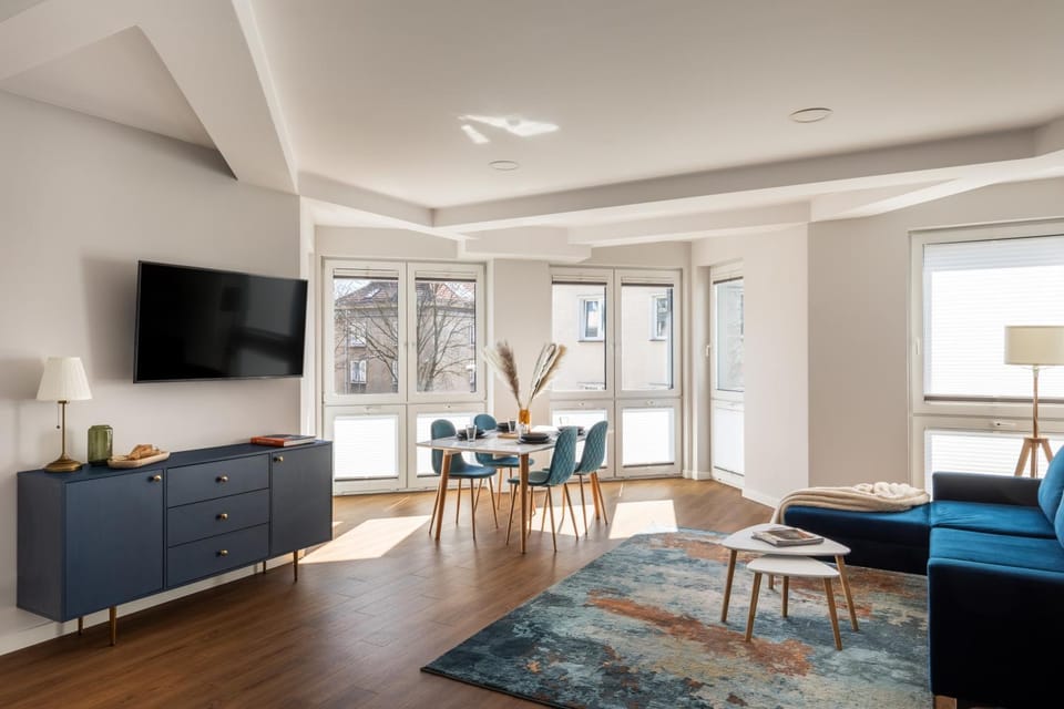 TV and multimedia, Living room, Seating area, Dining area