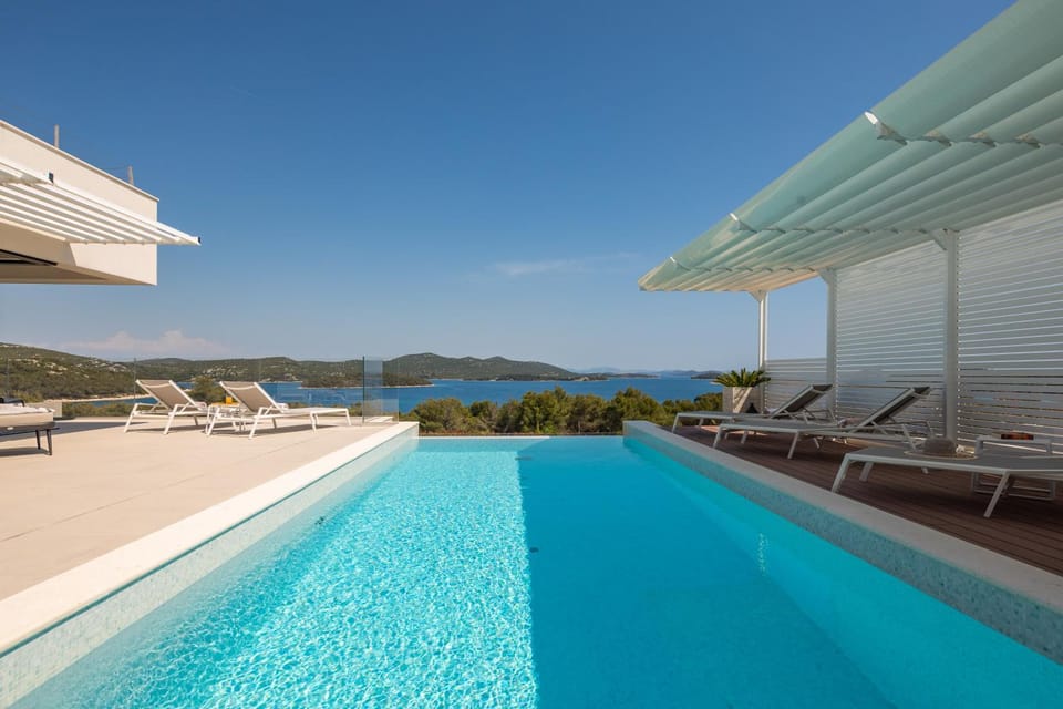 Sea view, Swimming pool, Swimming pool, sunbed
