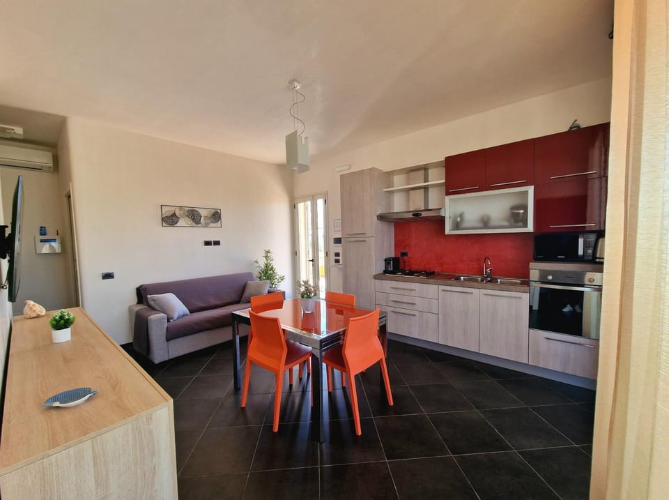 Living room, Dining area, minibar, pet friendly, air conditioner