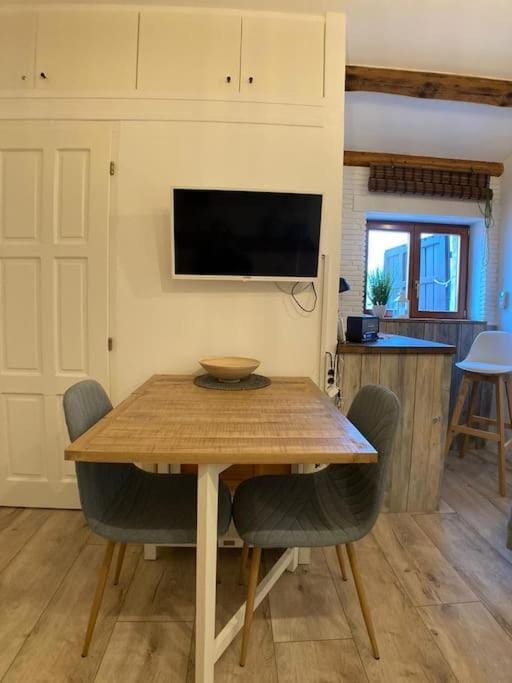 TV and multimedia, Dining area