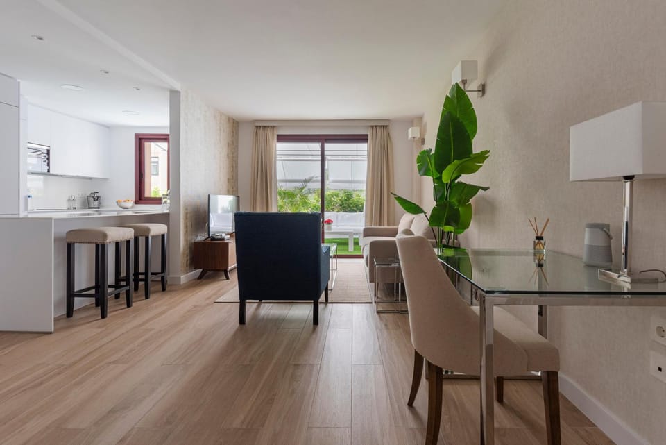 Kitchen or kitchenette, Living room, Seating area