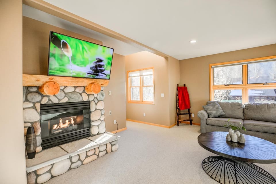 Crossroads Nordic Townhome: Spacious, On Bike Path Apartment in Frisco