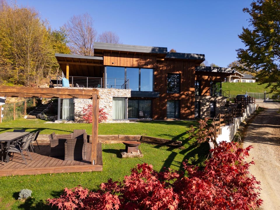 Property building, Patio, Day, Garden, Garden, Garden view