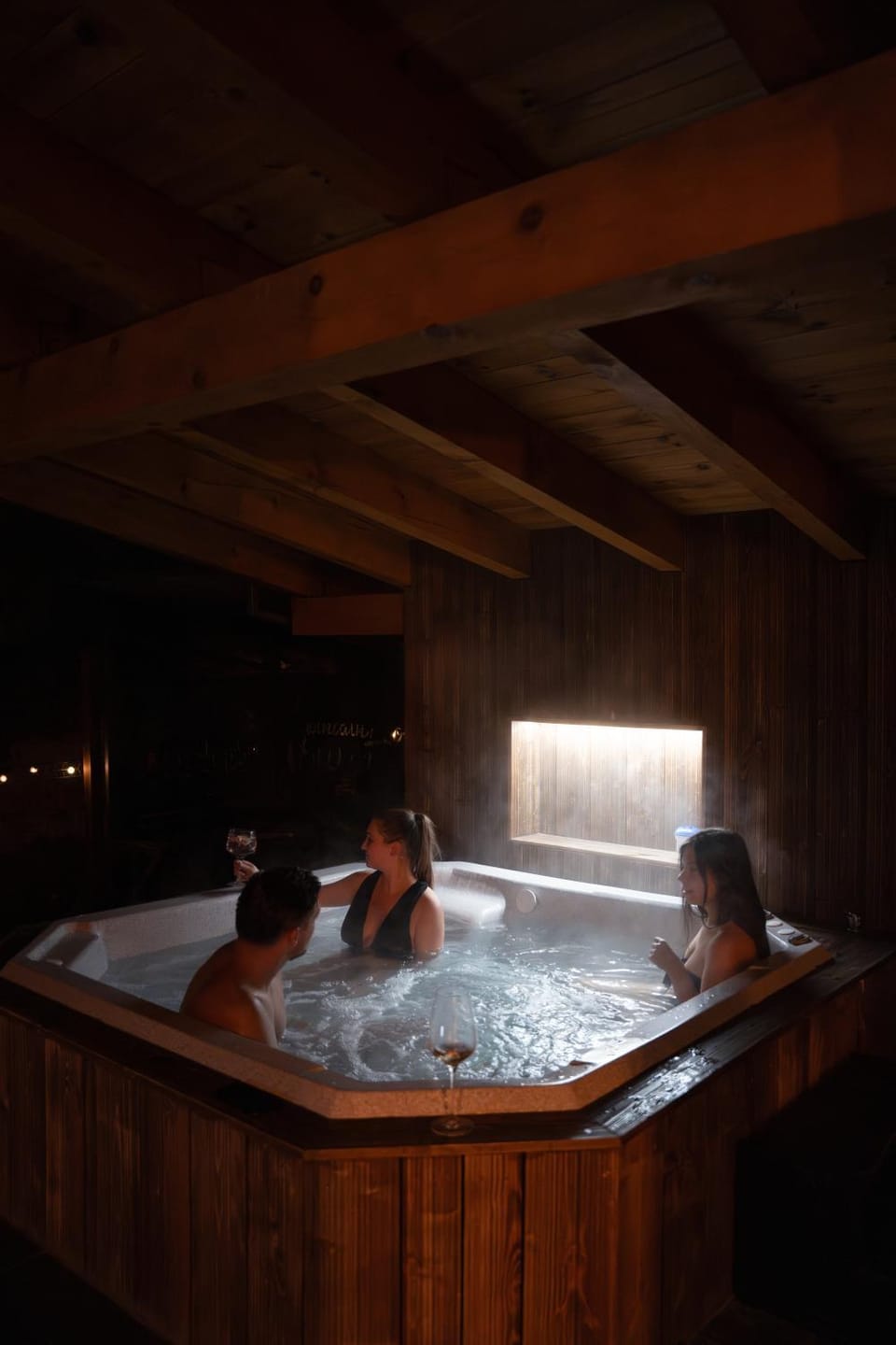 People, Hot Tub, Balcony/Terrace, Spa and wellness centre/facilities