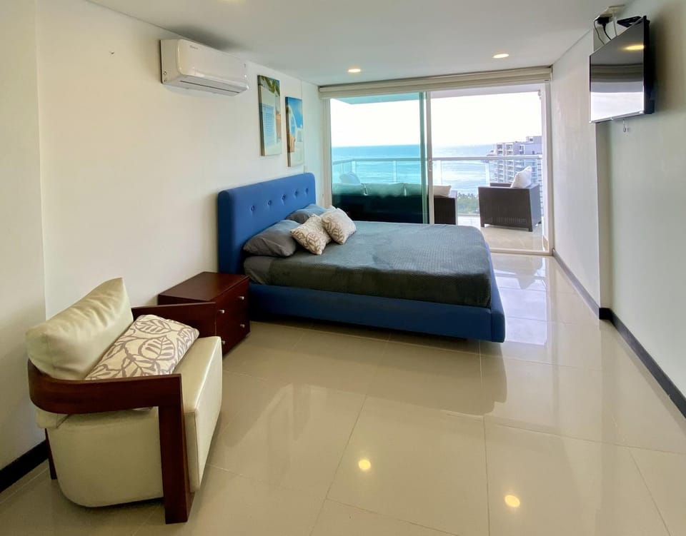 Bed, TV and multimedia, Photo of the whole room, Bedroom, Sea view, air conditioner